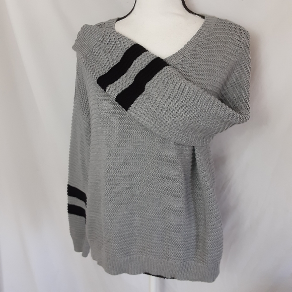 TIME AND TRU Loose Knit Sweater - Picture 3 of 6